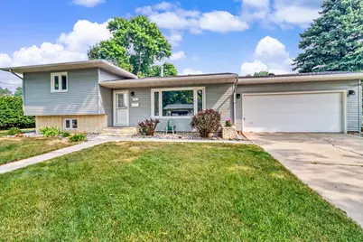 201 29th Avenue N, Fargo, ND 58102 - Photo 2