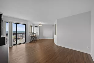 78 10th St E, Saint Paul, MN 55101 - Photo 2