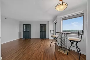 78 10th St E, Saint Paul, MN 55101 - Photo 1