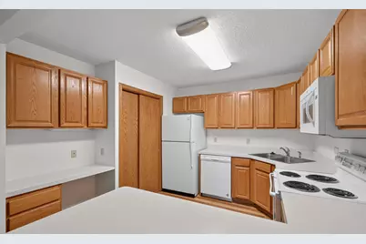 404 Sarazin Street, Shakopee, MN 55379 - Photo 12