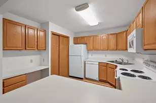 404 Sarazin St, Shakopee, MN 55379 - Photo 12