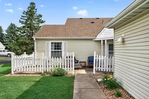 404 Sarazin St, Shakopee, MN 55379 - Photo 26