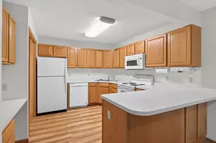 404 Sarazin St, Shakopee, MN 55379 - Photo 10