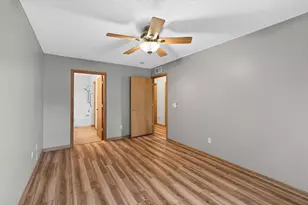 404 Sarazin St, Shakopee, MN 55379 - Photo 20