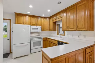 3609 Rolling View Dr, White Bear Lake, MN 55110 - Photo 12