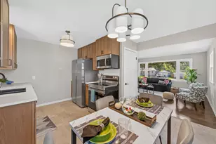 2075 Hawthorne Ave E, Saint Paul, MN 55119 - Photo 6