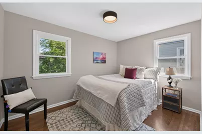 2075 Hawthorne Avenue E, Saint Paul, MN 55119 - Photo 8