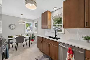 2075 Hawthorne Ave E, Saint Paul, MN 55119 - Photo 4