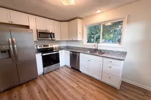 2084 Hillview Rd, Mounds View, MN 55112 - Photo 6