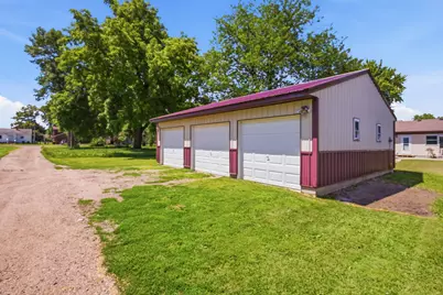 613 E Elm Avenue, Olivia, MN 56277 - Photo 4
