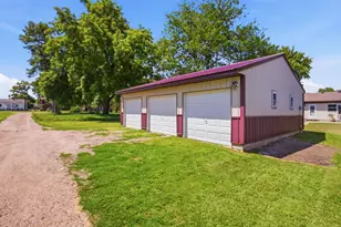 613 E Elm Ave, Olivia, MN 56277 - Photo 4