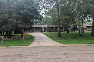 2113 Country Club Dr NE, Willmar, MN 56201 - Photo 4