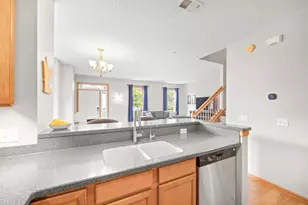 1246 Chateau Ave, Maplewood, MN 55109 - Photo 10