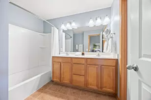 1246 Chateau Ave, Maplewood, MN 55109 - Photo 14