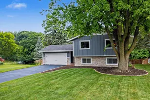 1579 Hilo Ave N, Oakdale, MN 55128 - Photo 2