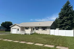 137 Maple St, Tyler, MN 56178 - Photo 2