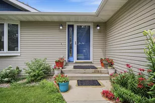 1600 26th St SW, Austin, MN 55912 - Photo 2