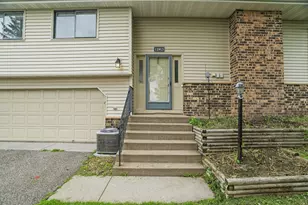 11913 70th Pl N, Maple Grove, MN 55369 - Photo 28