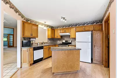 7050 Robinwood Trail, Woodbury, MN 55125 - Photo 8