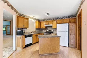 7050 Robinwood Trail, Woodbury, MN 55125 - Photo 8