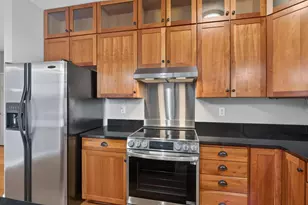270 4th St E, Saint Paul, MN 55101 - Photo 6