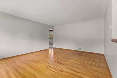 8460 Westbend Road, Golden Valley, MN 55427 - Photo 4