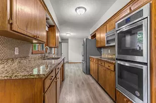 8460 Westbend Rd, Golden Valley, MN 55427 - Photo 8
