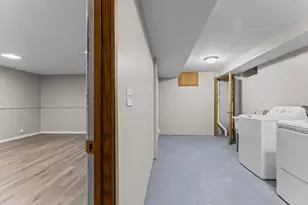 8460 Westbend Rd, Golden Valley, MN 55427 - Photo 28