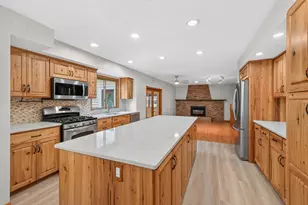 7910 W Park Hills Dr, Bloomington, MN 55438 - Photo 8