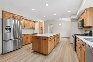 7910 W Park Hills Dr, Bloomington, MN 55438 - Photo 14