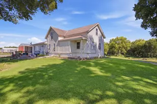 82140 370th St, Olivia, MN 56277 - Photo 32