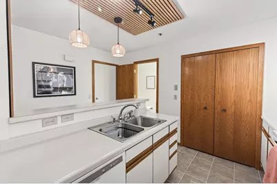 2597 Bedford Court #27, Mendota Heights, MN 55120 - Photo 8