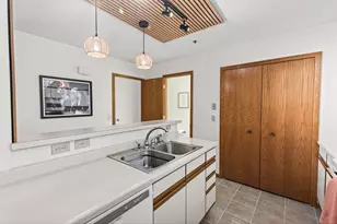 2597 Bedford Ct, Mendota Heights, MN 55120 - Photo 8