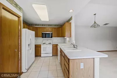 1522 4th Avenue E, Shakopee, MN 55379 - Photo 4