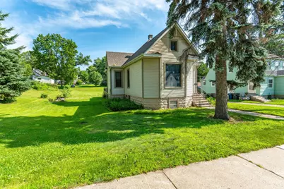 528 W Summit Avenue, Fergus Falls, MN 56537 - Photo 2