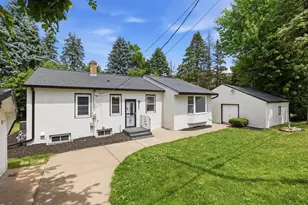 445 Lark Ave E, Maplewood, MN 55117 - Photo 2