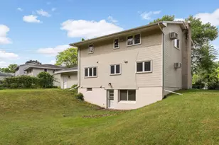10928 London Dr, Burnsville, MN 55337 - Photo 40