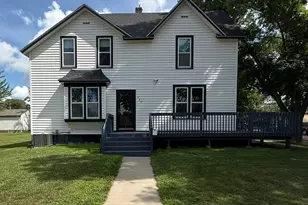 400 Walnut St SW, Sleepy Eye, MN 56085 - Photo 2