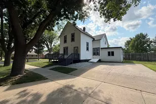 400 Walnut St SW, Sleepy Eye, MN 56085 - Photo 6