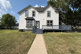 400 Walnut St SW, Sleepy Eye, MN 56085 - Photo 2