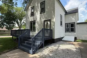 400 Walnut St SW, Sleepy Eye, MN 56085 - Photo 4