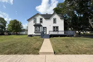 400 Walnut St SW, Sleepy Eye, MN 56085 - Photo 1