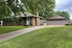 8633 Greenway Ave S, Cottage Grove, MN 55016 - Photo 2