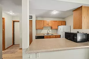 4920 Grenwich Trail N, Oakdale, MN 55128 - Photo 10