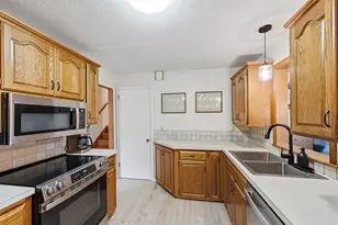 10925 Russell Ave S, Bloomington, MN 55431 - Photo 12