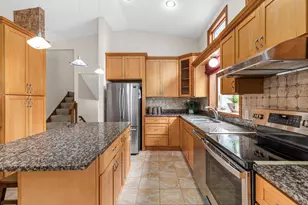 4640 Goldenrod Ln N, Plymouth, MN 55442 - Photo 4