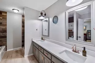 626 Hillside Dr, Eagan, MN 55121 - Photo 14