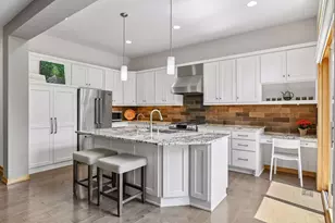 290 Grace Pointe Ct, Wayzata, MN 55391 - Photo 10