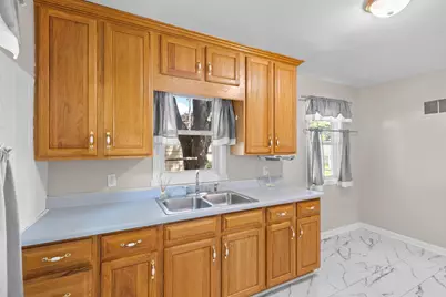 2047 Minnehaha Avenue E, Saint Paul, MN 55119 - Photo 6
