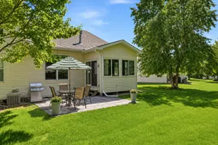 2446 Autumn Ridge Ct, Chanhassen, MN 55317 - Photo 28